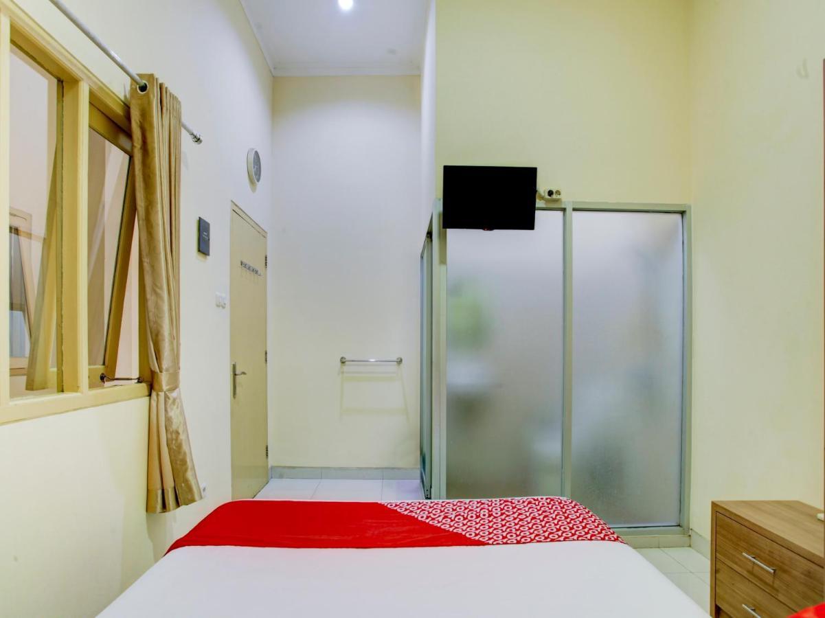 Hotel Oyo 90141 3A Syariah Giacarta Esterno foto